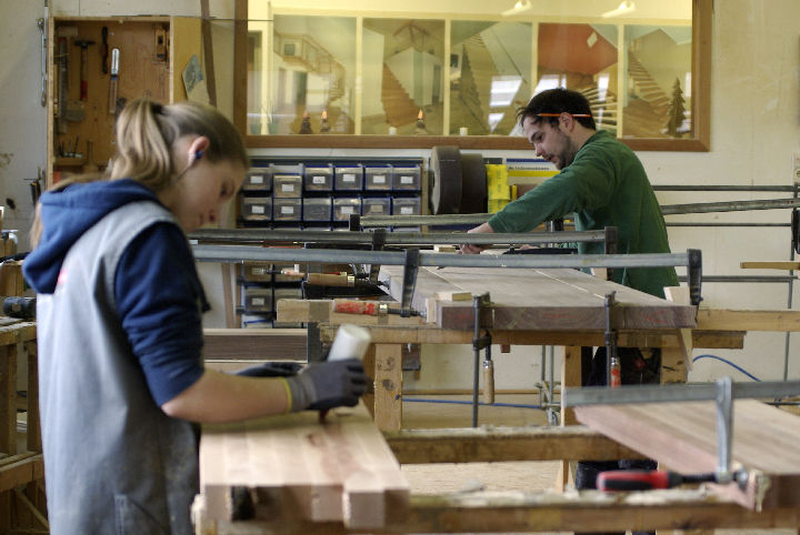 Bild 3 Lehrling Tischler (m/w) oder Tischlereitechniker (m/w) mit Schwerpunkt Produktion